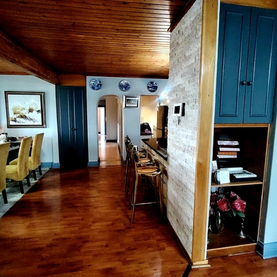 5 Bedroom Property for Sale in Beacon Bay Eastern Cape